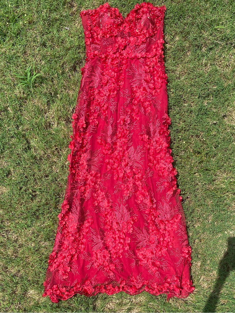 Tarik Ediz red floral appliqué gown 🌹 Size 4 Rare